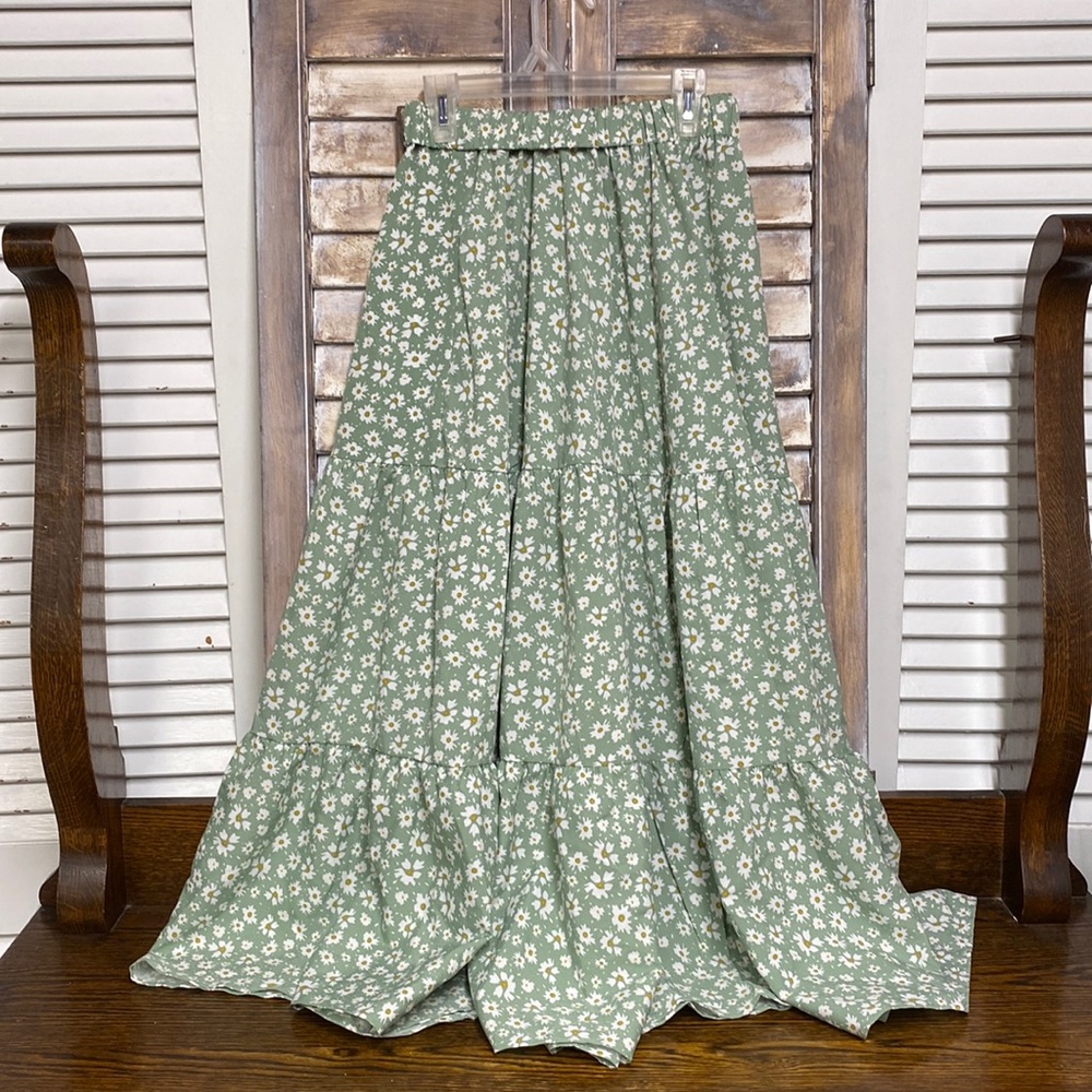Floral SHEIN midi skirt. Size S.